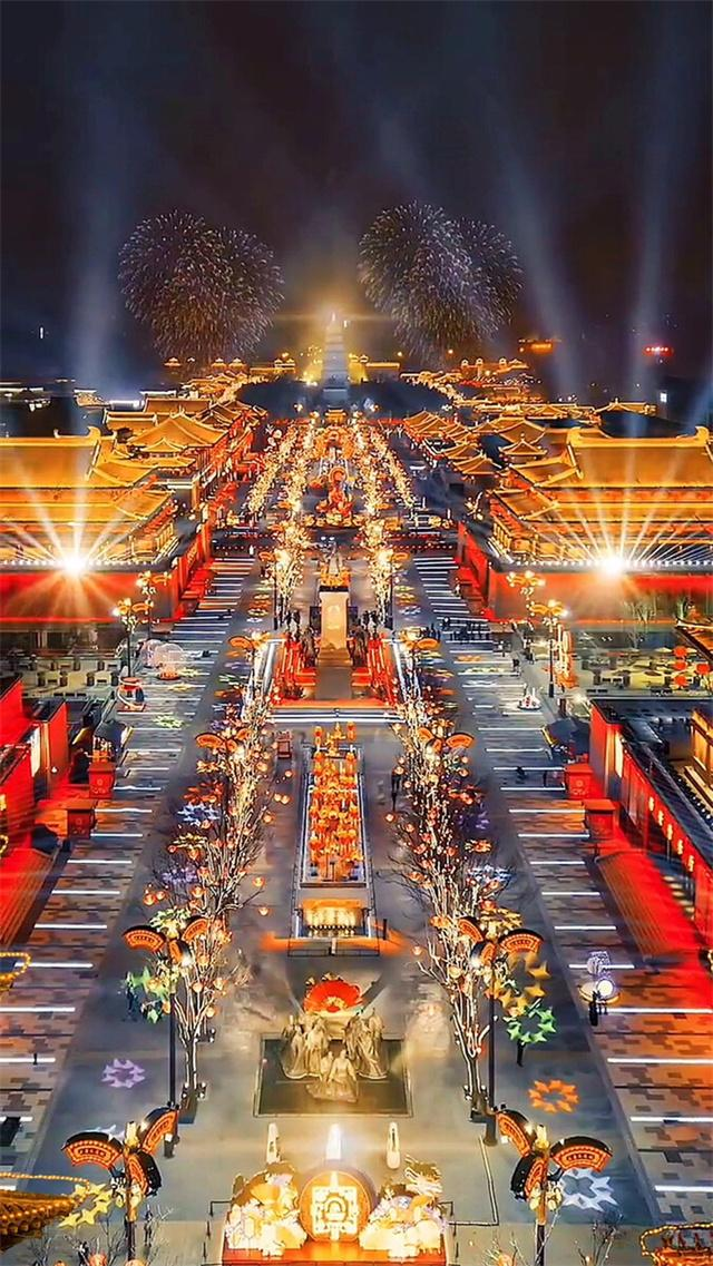 大唐不夜城里的景点丰富多样，主要包括以下几大类：