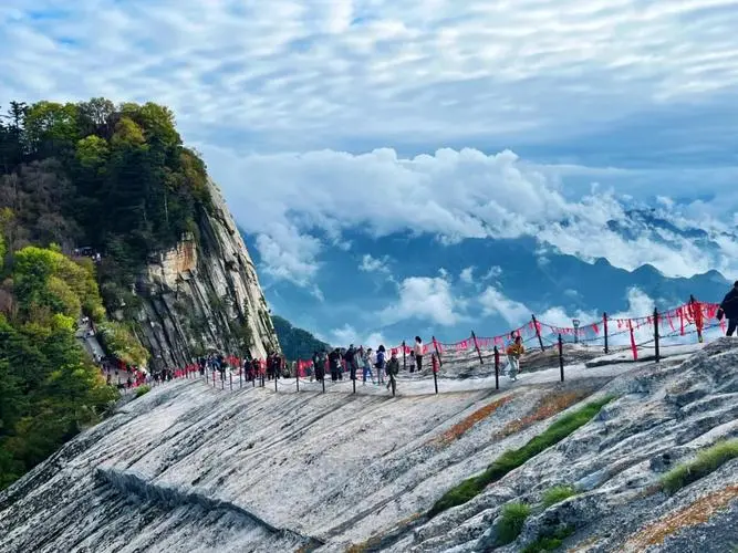 华山海拔2795米，位于中国哪里
