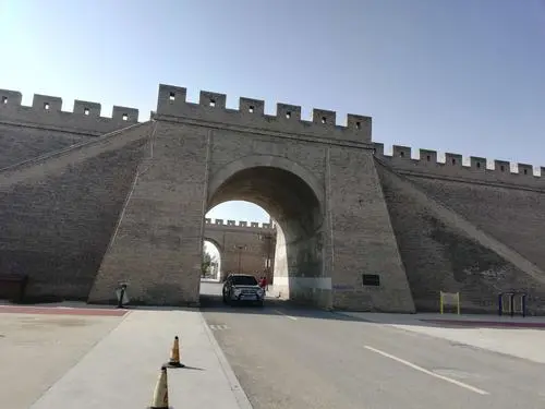 “西安城墙旅游观光车：畅游古都新体验”