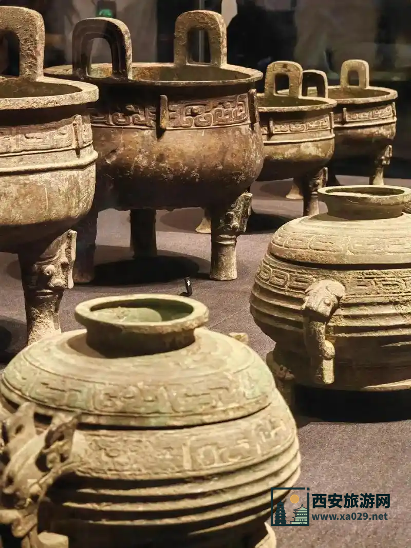 陕西博物馆珍藏唐朝彩陶艺术品展示
